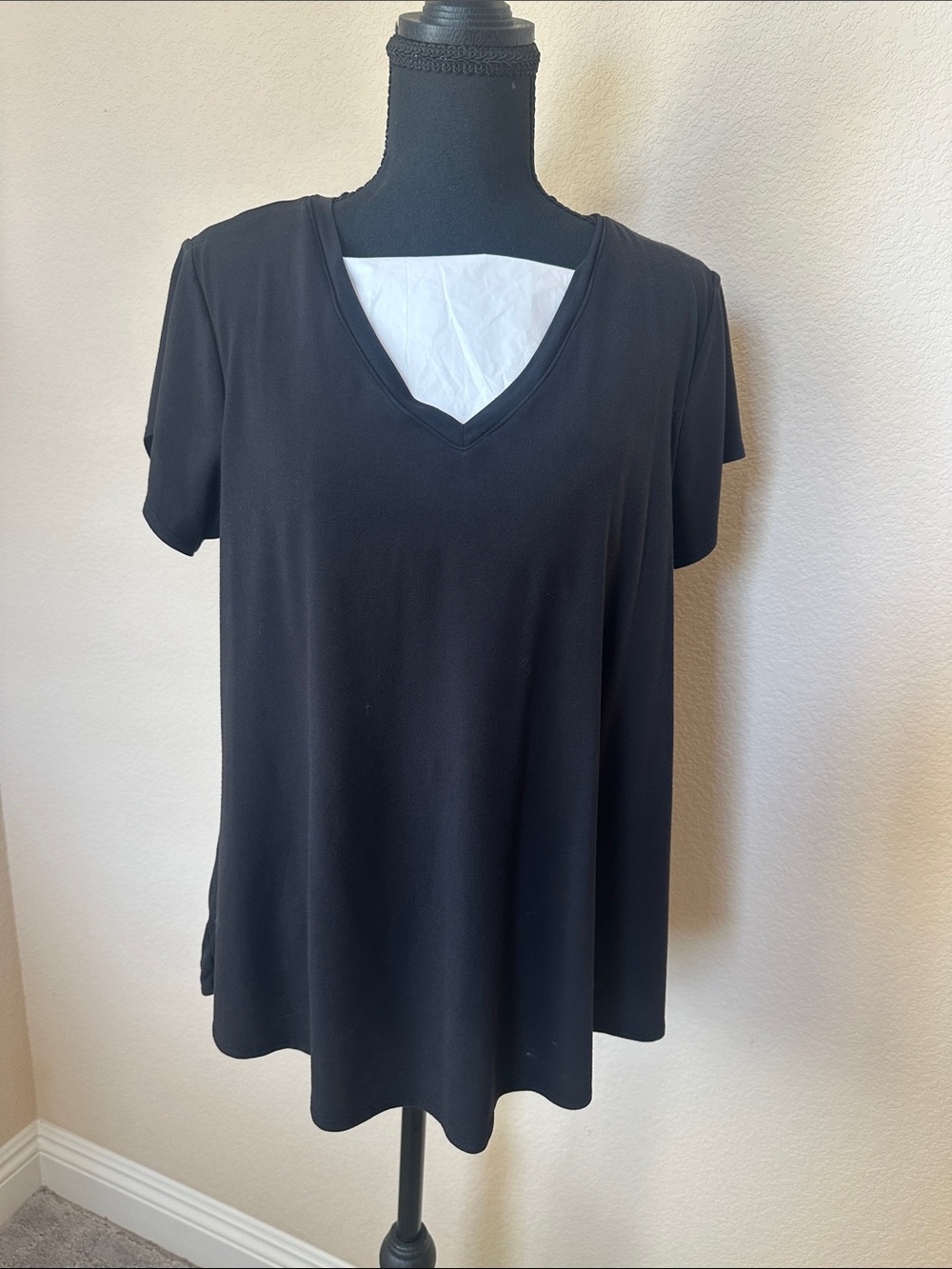 Women's Black V-Neck Short Sleeve Tee